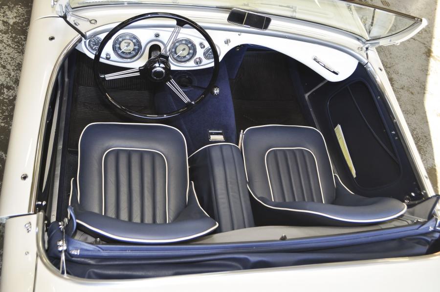 Интерьер Austin-Healey 100M Le Mans Roadster (BN2) 1955 года  (фото 20 из 81)